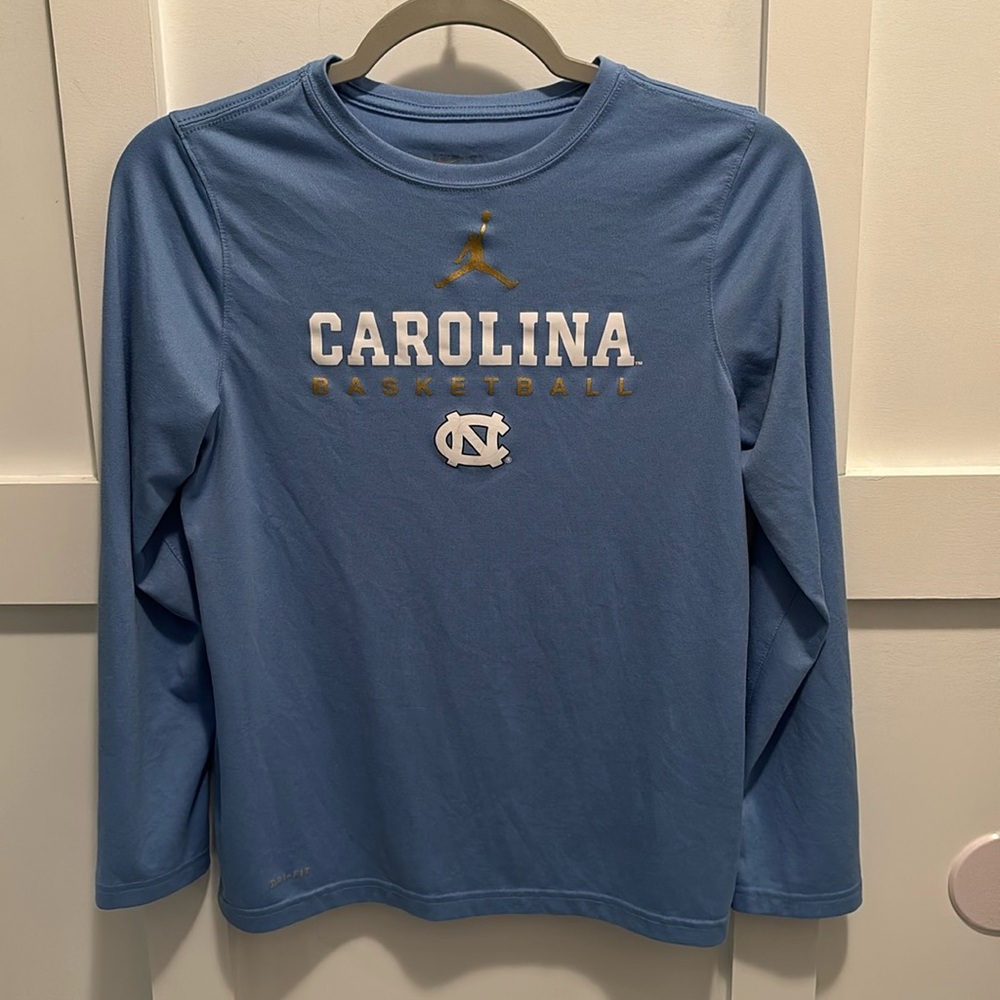 Boys Nike UNC Carolina basketball long sleeve tee size Large